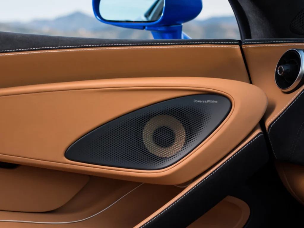 audio vision 570S Spider Interior Door Image 13 crop 4x3 5 Audio Vision