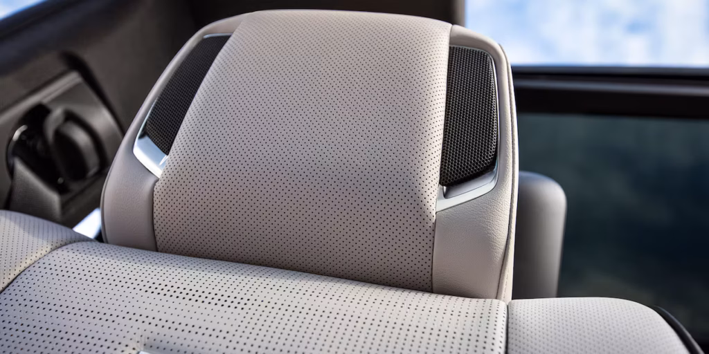 audio vision my24 escalade features technology akg 19 speaker system 1 2 Audio Vision